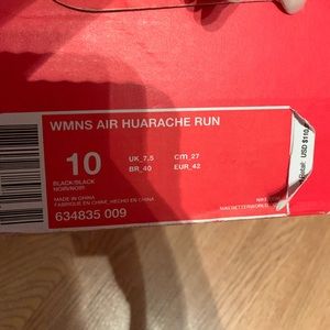 Women’s size 10 all black nike hurache